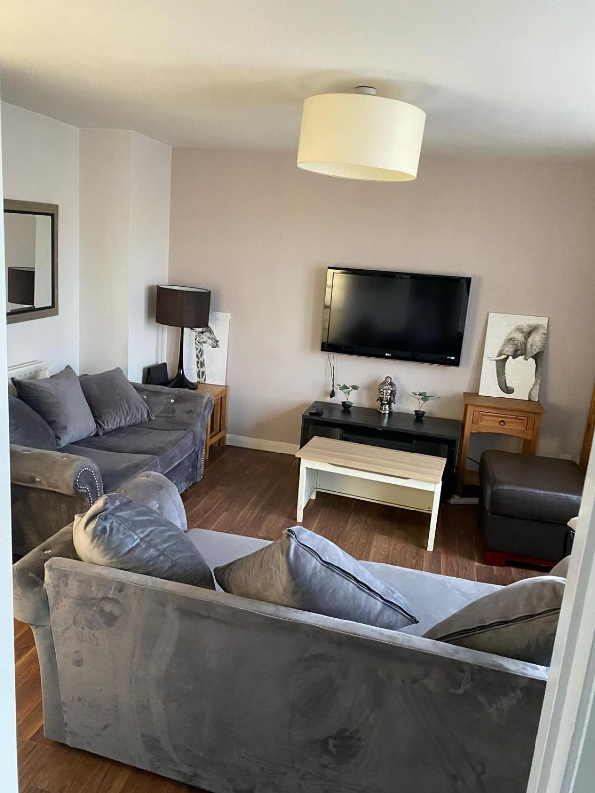 The Granite City - Modern City Centre Apartment Aberdeen Esterno foto